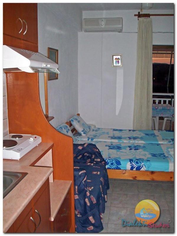 Dialekti Studios Toroni Bagian luar foto