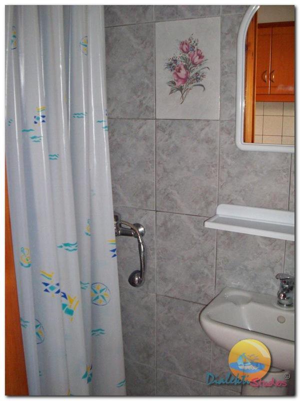 Dialekti Studios Toroni Bagian luar foto
