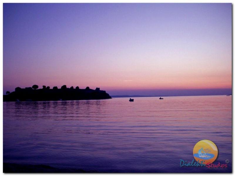 Dialekti Studios Toroni Bagian luar foto