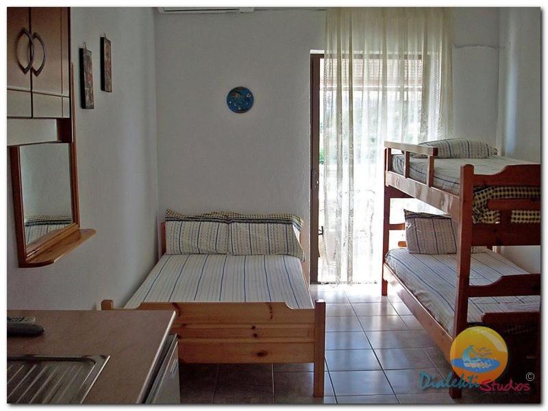 Dialekti Studios Toroni Bagian luar foto