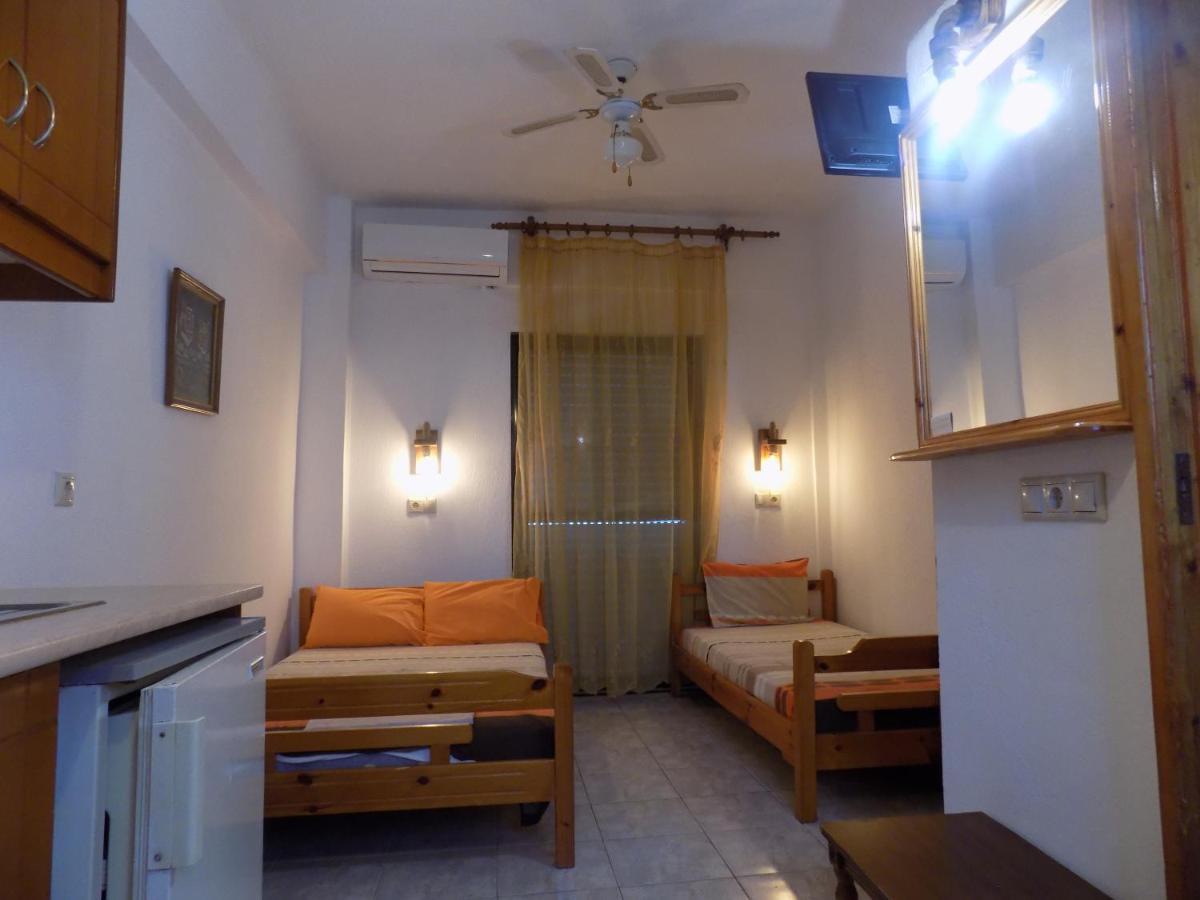 Dialekti Studios Toroni Bagian luar foto
